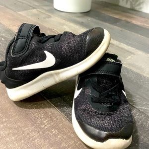 Black and white Nike free run shoes. Size 8C